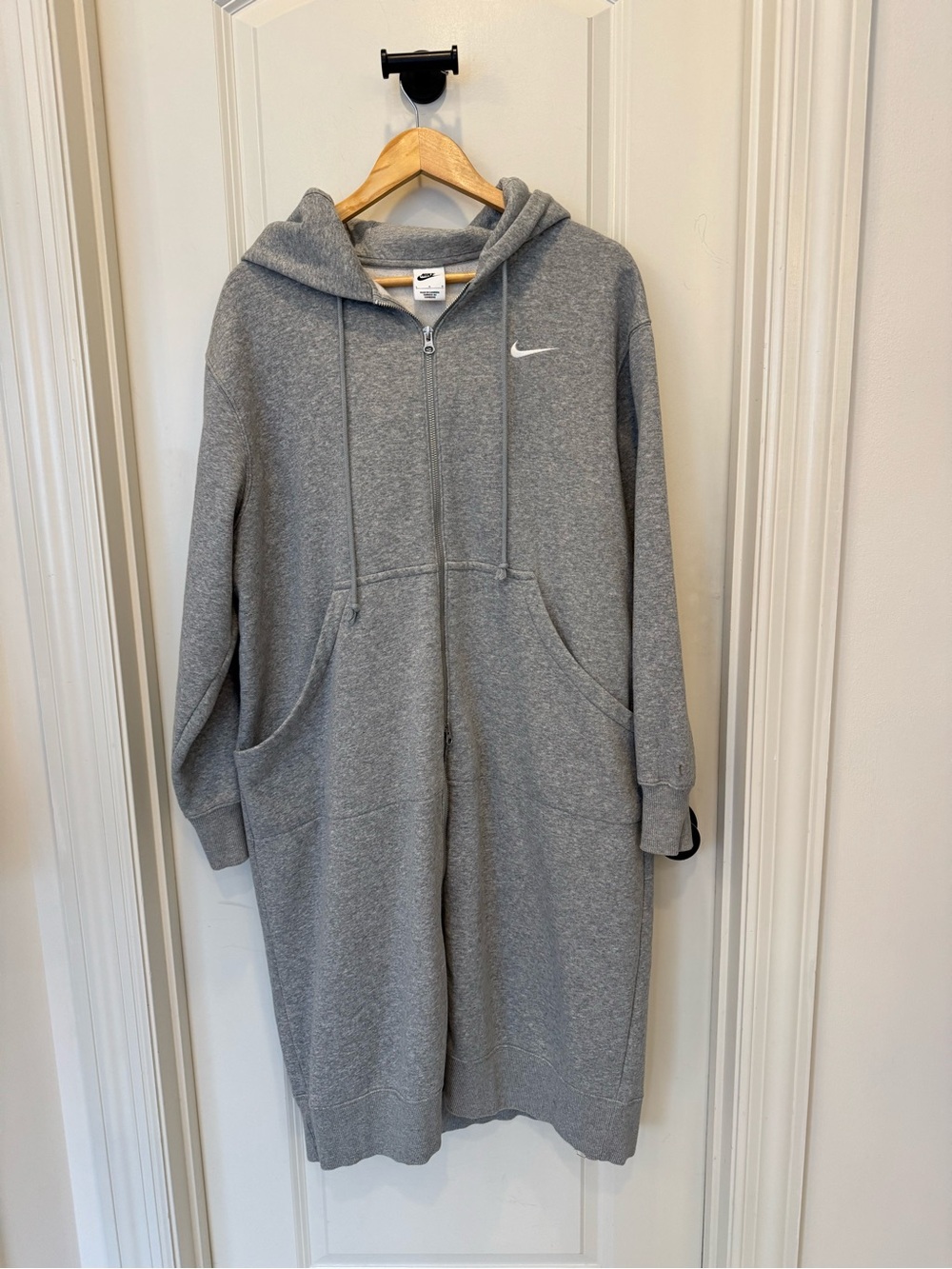 Nike Women’s Light Gray Full-Zip Hooded Longline Sweatshirt